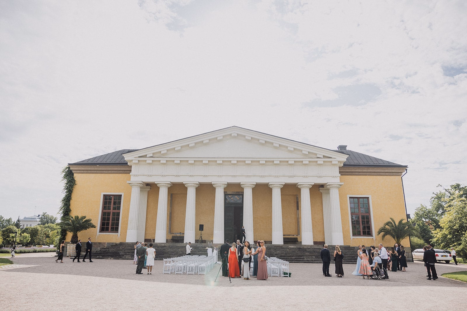 The Linneanum at Botaniska Trädgården before the outdoor wedding ceremony.