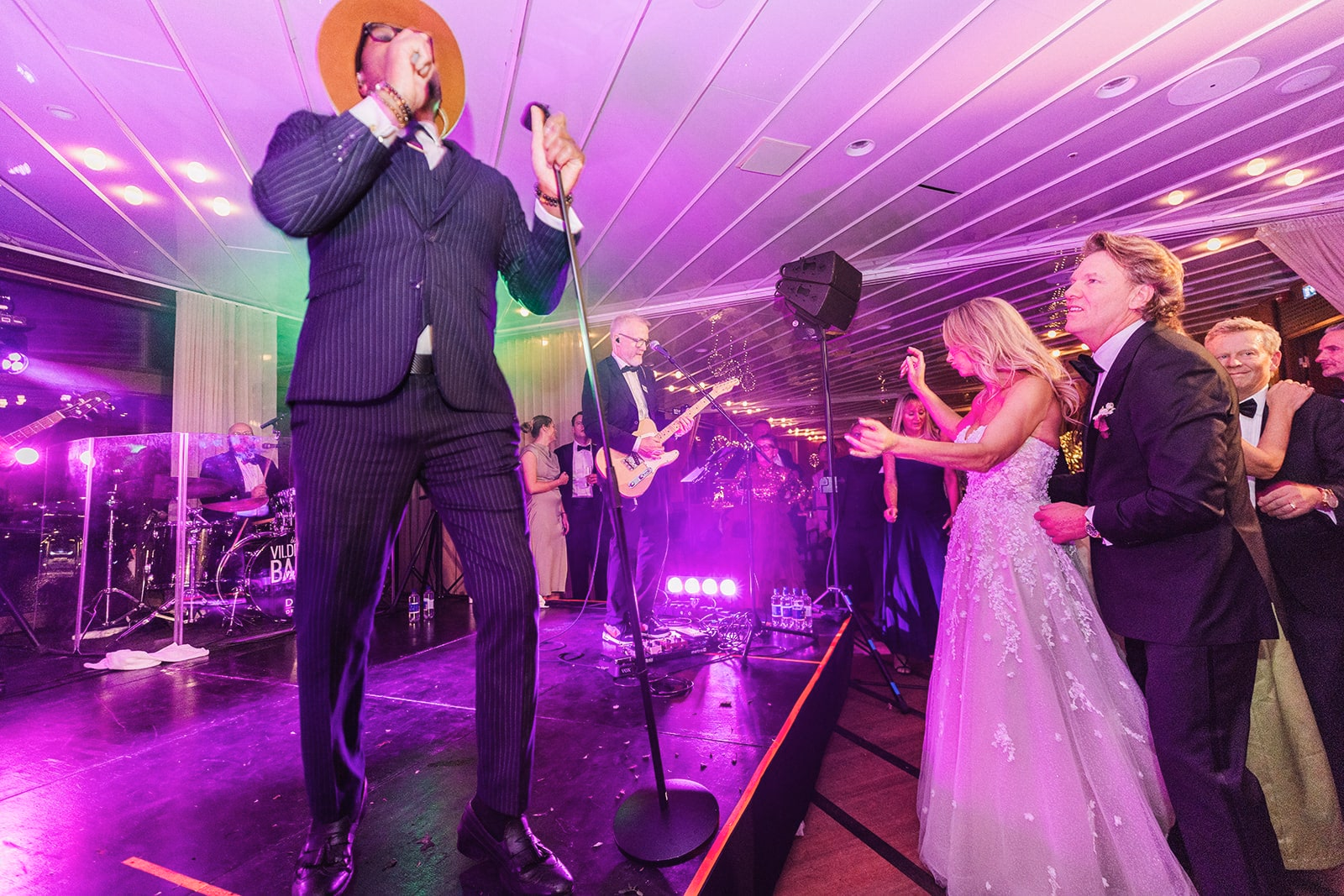 A live singer performing as the bride and guests dance at Café Opera.