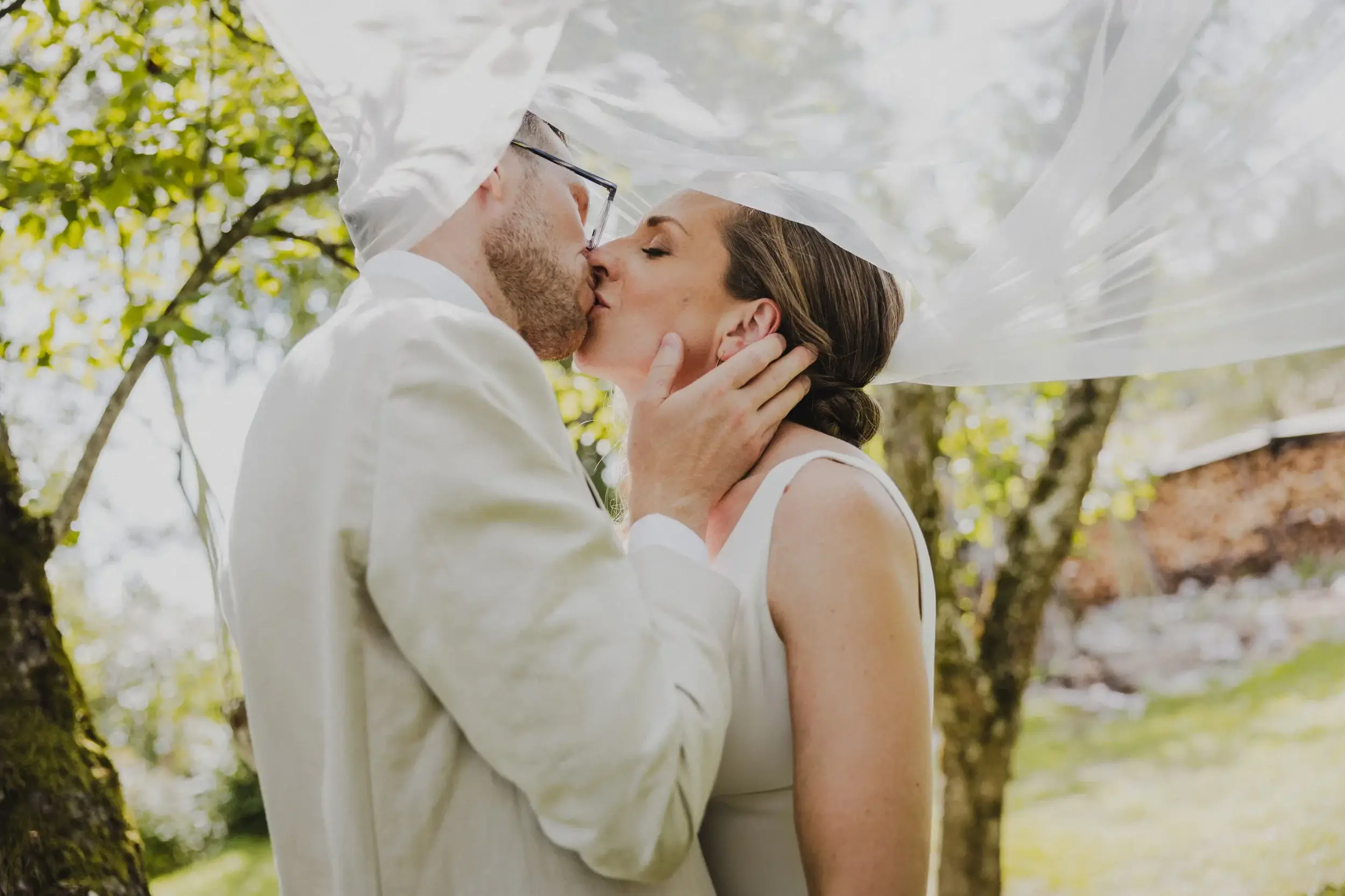 Anteprima di una guida WeddingStudio in inglese.